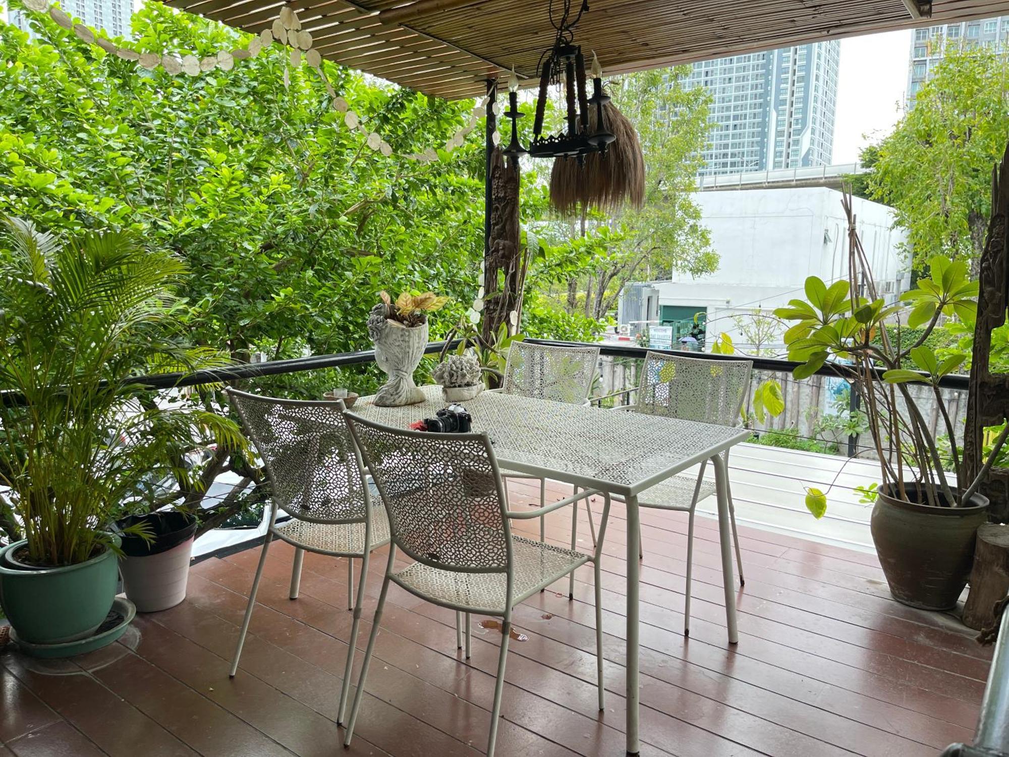 Appartamento The Quarter Wutthakat Bangkok Esterno foto